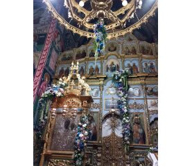 Decor pentru Biserică cu Flori Naturale – Hram, Sărbători și Evenimente Religioase