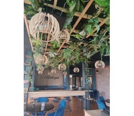 Perete Verde Decorativ pentru Terasă de Restaurant – Flori Artificiale Premium