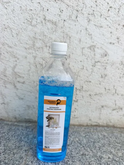 Detergent pentru geamuri Mamma Terra Liliac 1L – curățenie perfectă și parfum floral delicat Detergent pentru geamuri Mamma Terra Liliac 1L – curățenie perfectă și parfum floral delicat