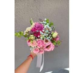 Buchet de Mireasă cu Trandafiri Parfumați în Nuanțe de Alb și Roz Pal – Eleganță delicată pentru o zi de neuitat