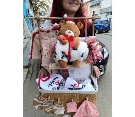Coș Cadou Premium „Mamă și Bebe” | Set Nou-Născut și Accesorii