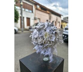 Buchet de mireasă Real Touch cu flori de săpun, cristale și bijuterii lucrate manual