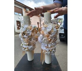 Set lumânări de cununie cu flori artificiale și bijuterii aurii – Handmade