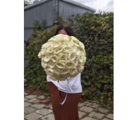 Buchet Impresionant de 51 de Trandafiri – Un Gest Magnific de Neuitat