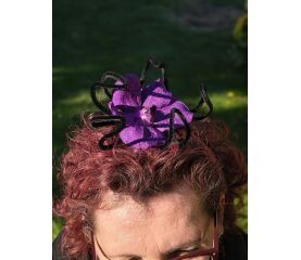 Accesoriu de păr cu flori naturale – un detaliu care te face memorabilă