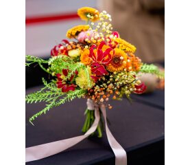 Buchet de Mireasă în Culori Puternice cu Gloriosa, Gerbera și Flori de Sezon